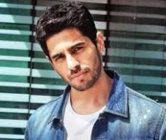 Actor Sidharth Malhotra Contact Details, Residence House Address, Social