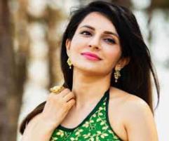 Actress Roop Durgapal Contact Details, Social Accounts, House Location