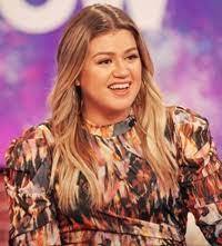 Singer Kelly Clarkson Contact Details, Social IDs, Current Location, Email ID